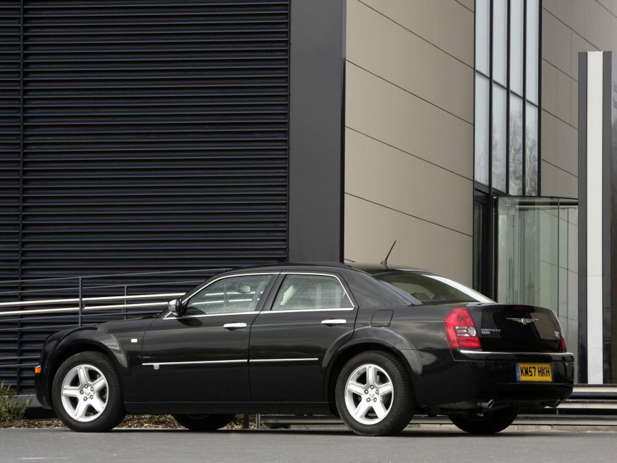  Chrysler 300C 2007 года  (UK) (фото 8 из 24)